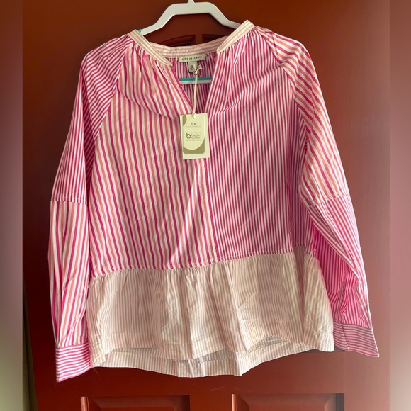 free assembly Tops - NWT Free Assembly 100% cotton long sleeve V-Neck peasant blouse 👚